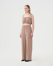 Charger l'image dans la galerie, Pantalon et camisole en lin pour femme. Look de voyage pour femme. Ensemble estival pour femme.