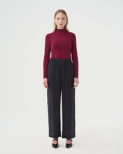 Charger l'image dans la galerie, Wide black pants for women with elastic waistband. DV Bourgogne log sleeve turtleneck top for women.