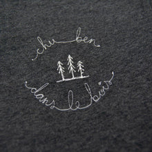 Charger l'image dans la galerie, T-shirt à petite broderie surcyclée humoristique