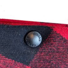 Charger l'image dans la galerie, TUKUAN SIGNATURE BUTTON BUFFALO PLAID