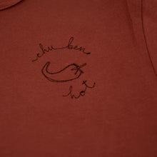 Charger l&#39;image dans la galerie, T-shirt à petite broderie surcyclée humoristique
